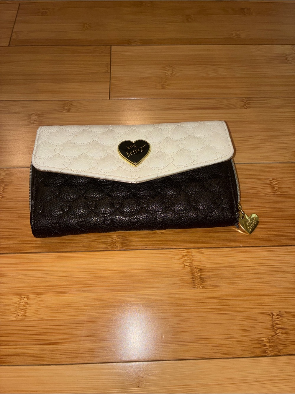 Betsey Johnson Quilted Two-Tone Wallet - White & Black